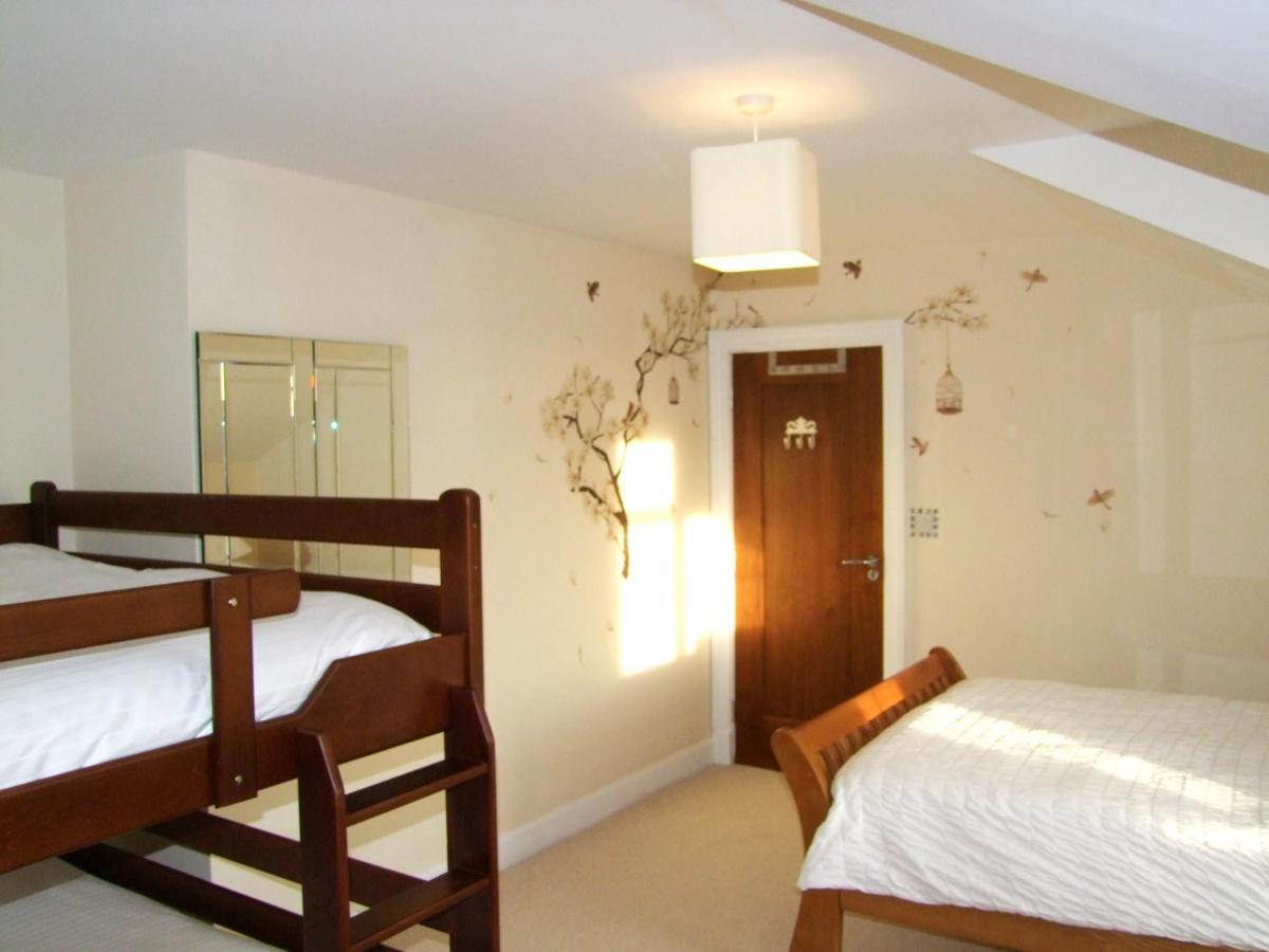 Glendalough Scenery Farmhouse Roundwood Bagian luar foto
